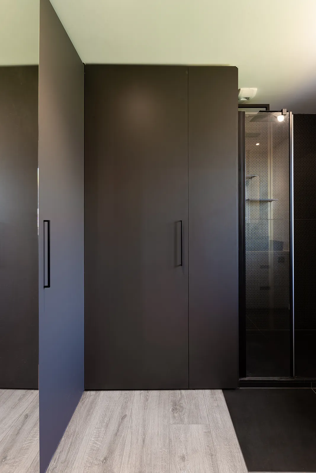 Salle de bain B. - Rénovation d'une salle de bain à Pers-Jussy par Céline Commaille Architecte